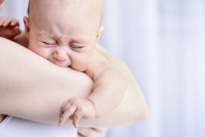 Lasten suolentuppeuma: Syyt, oireet ja hoito