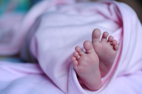 Kuinka valita vastasyntyneen vauvan kesävaatteet?