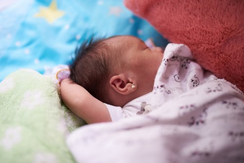 Kuinka valita vastasyntyneen vauvan kesävaatteet?