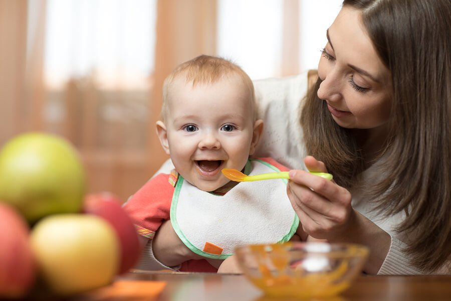Koska ja miten kiinteiden ruokien antaminen lapselle kannattaa aloittaa?