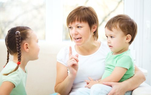 Opeta lasta kuuntelemaan keskeyttämättä toista