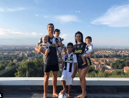 Jalkapalloilija Ronaldolla on neljä lasta