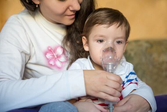Lapsen hengityksen vinkuminen: Oireet, syyt ja hoito