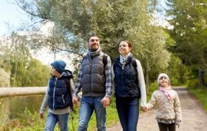 Lähtekää koko perheen voimin kävelylle - siitä on monia hyötyjä