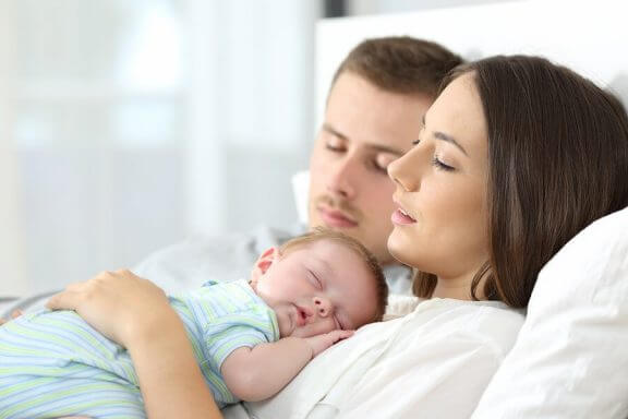 On tärkeää ottaa tiettyjä tekijöitä huomioon, jotta perhepedissä on turvallista nukkua