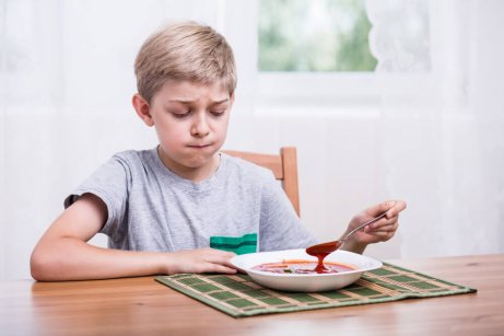 Kuinka toimia, jos lapsi ei syö?