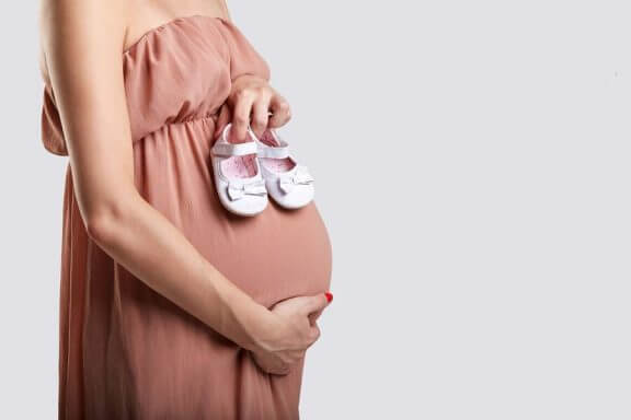 Raskauden aikaisella vauvalle puhumisella on monia positiivisia vaikutuksia