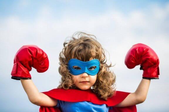 Kun lapsi kuvittelee itsensä supersankariksi, saadaan tylsemmätkin tehtävät hoidettua