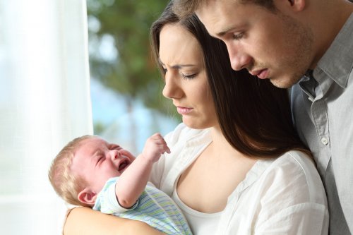 Tuoreet vanhemmat eivät välttämättä tiedä, kuinka rauhoittaa itkevä vauva