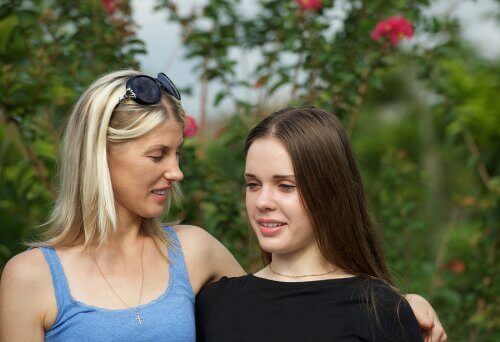 Voit lähentyä teini-ikäisen kanssa pitämällä yllä avointa keskusteluyhteyttä