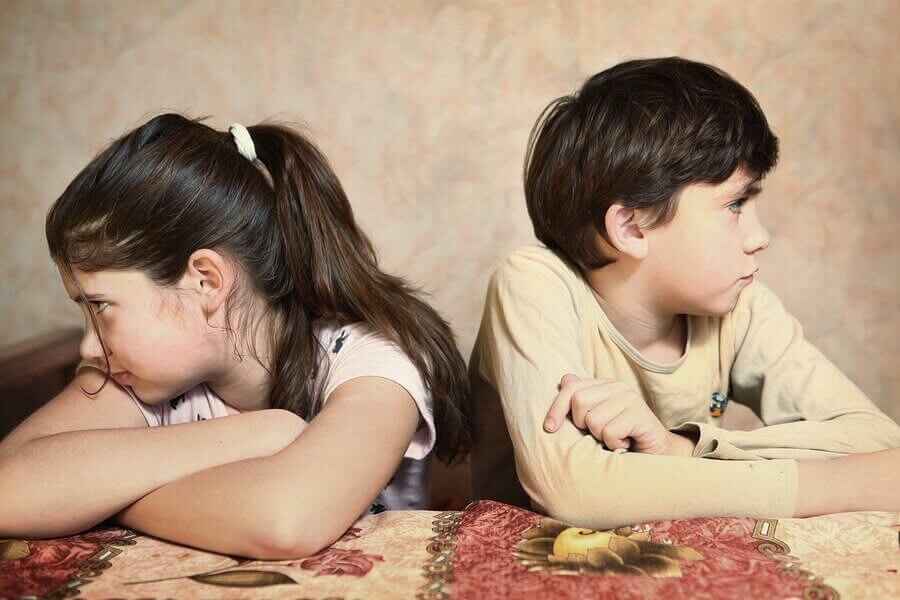 Mitä vanhemmat voivat tehdä, jos lapset riitelevät jatkuvasti?