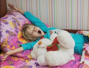 Pienen lapsen yöpuvun valinta ja 5 esimerkkiä hyvästä yövaatteesta