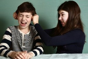 Kuinka vähentää sisarusten välistä kilpailua?