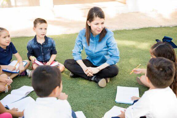 Mitä on ulkona oppiminen ja miten se hyödyttää lapsia?