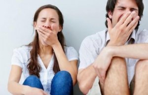 Vastasyntyneellä vauvalla ei ole uniongelmia - hänen vanhemmillaan on