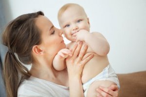 Miltä vastasyntynyt tuoksuu ja mistä pienen lapsen ominaistuoksu johtuu?