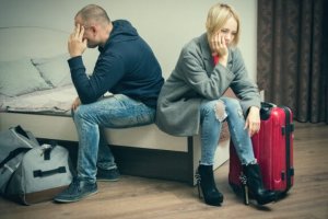 Kumppanista eroamisen vaikutukset ja surun vaiheet