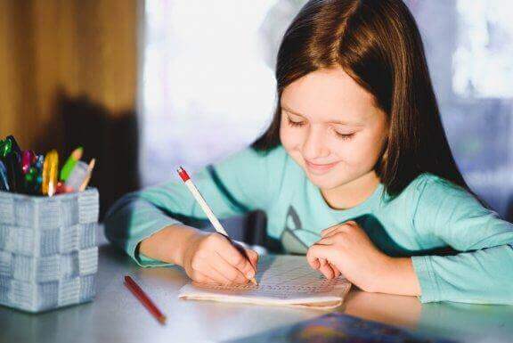 5 harjoitusta lapsen käsialan parantamiseksi