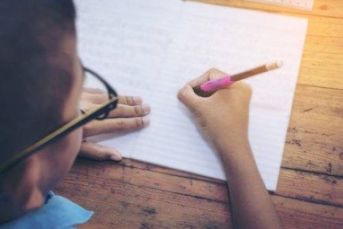 5 harjoitusta lapsen käsialan parantamiseksi