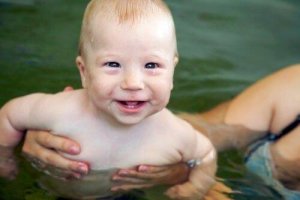 7 stimuloivaa aktiviteettia puolen vuoden ikäiselle vauvalle