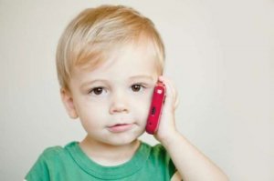 Mikä on lasten ekolalia ja miten sitä voidaan hoitaa?