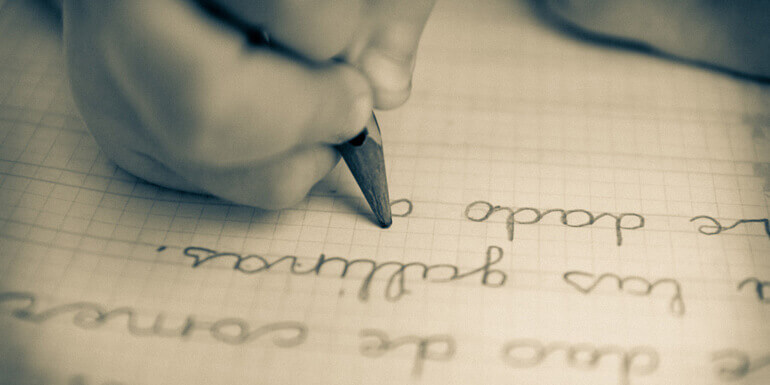 Lapsen käsinkirjoitusta voi parantaa hauskojen harjoitusten avulla