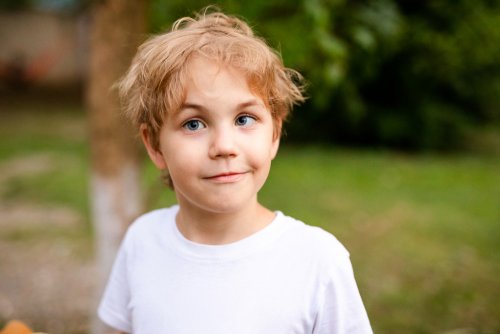 Mistä lapsen laiska silmä johtuu ja miten sitä voidaan hoitaa?