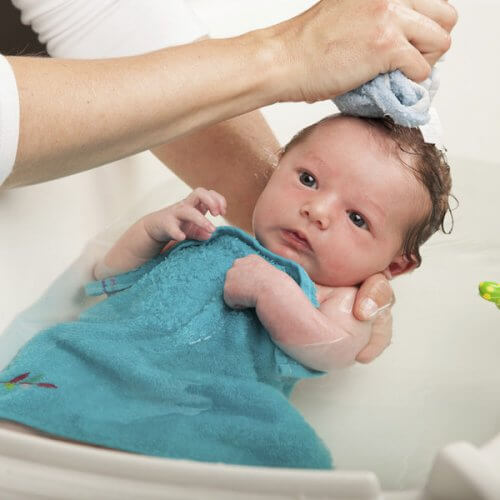 Miksi vauvaa ei kannata kylvettää heti syntymän jälkeen?