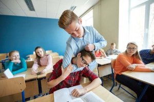 Bronfenbrennerin ekologinen systeemiteoria kiusaamista vastaan
