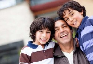 3 yksinhuoltajaperheistä kertovaa lastenkirjaa