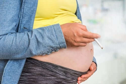 Tupakan vaikutukset lapseen aiheuttavat tuhoa jo raskauden aikana
