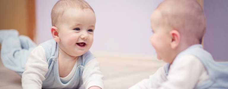 Peilin edessä leikkimisen hyödyt vauvalle
