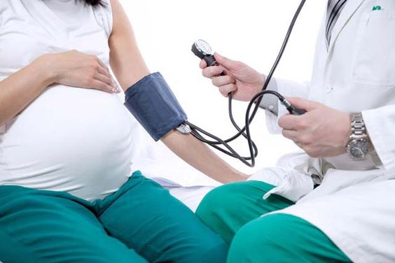 Raskausdiabeteksen todentamiseksi naiselle tehdään sokerirasituskoe
