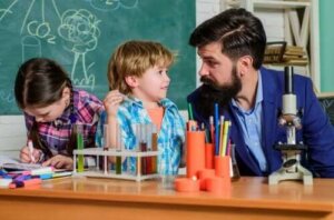Mitä on kriittinen pedagogiikka?