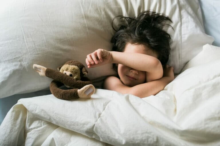 Miten lapsen yölliset kauhukohtaukset eroavat painajaisista?