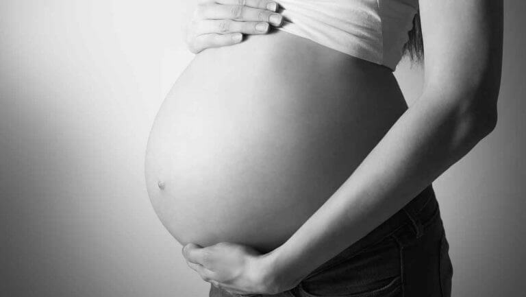 6 vinkkiä parempaan raskauden aikaiseen uneen