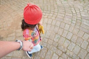 Lapsen valmisteleminen ensimmäiseen koulupäivään