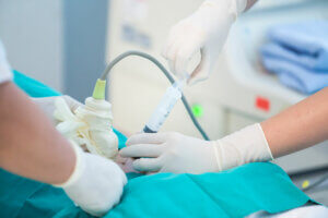 Mikä on lapsivesipunktio ja miksi se tehdään?