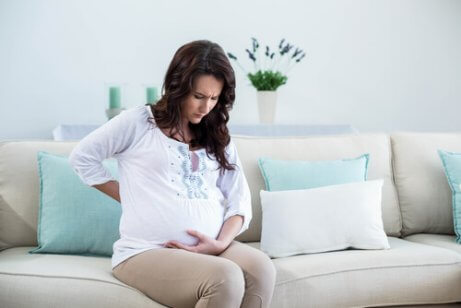 Kuinka lievittää yleisimpiä raskauteen liittyviä epämiellyttäviä oireita?