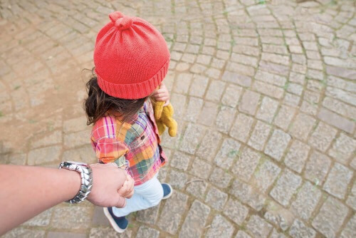 Lapsen valmisteleminen ensimmäiseen koulupäivään