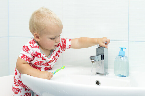 Hyvä henkilökohtainen hygienia kannattaa opetella jo lapsuudessa