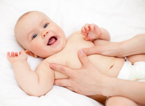 Kuinka stimuloida vauvan tuntoaistia?