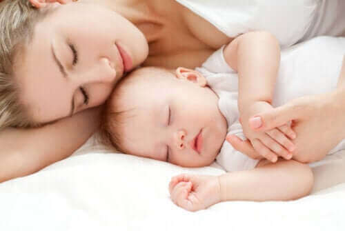 Tuoreen äidin uni ja sen laatu voivat muuttua suuresti vauvan syntymän jälkeen