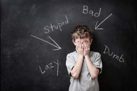 Lapsen itsetuntoa vahvistavat harjoitukset koulussa ja kotona