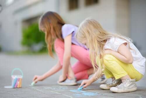 Vanhempien on tärkeää kannustaa lasta luovuuteen jo tämän ollessa pieni