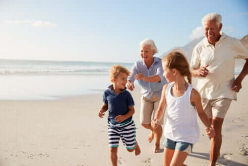 4 tapaa auttaa lasta muistamaan isovanhempansa