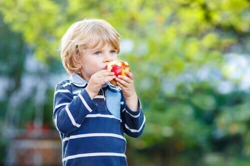 7 tekosyytä, joilla lapsi välttelee syömistä