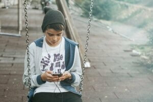 pidä puhelimesi lapsiturvallisena