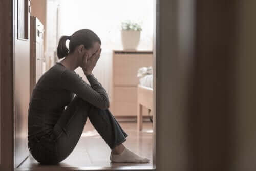 Synnytyksen jälkeinen alakulo johtuu hormonaalisista, fyysisistä ja psykologisista muutoksista