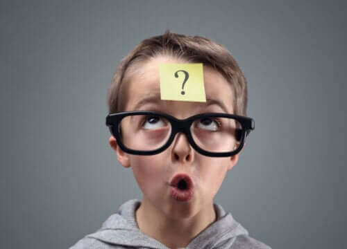 Millaiset menetelmät kannustavat lasta itsenäiseen ajatteluun?